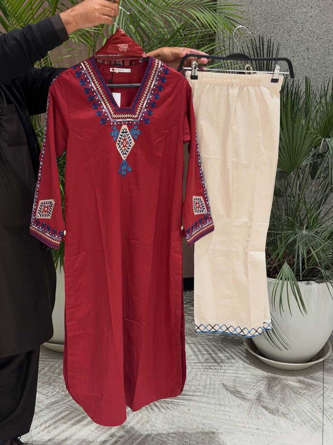 Rangreezah Red&White– Embroidered 3PC Lawn Suit